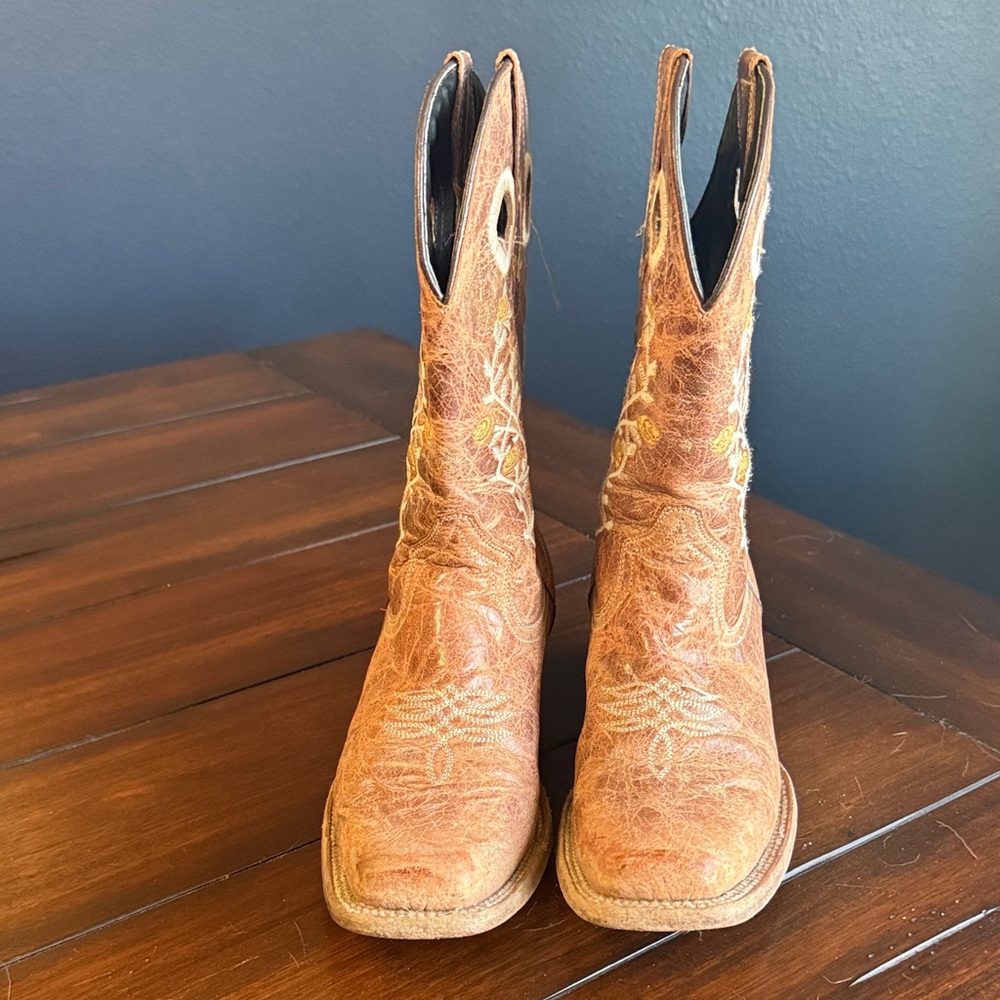 Cabela’s square toe embroidered western boots